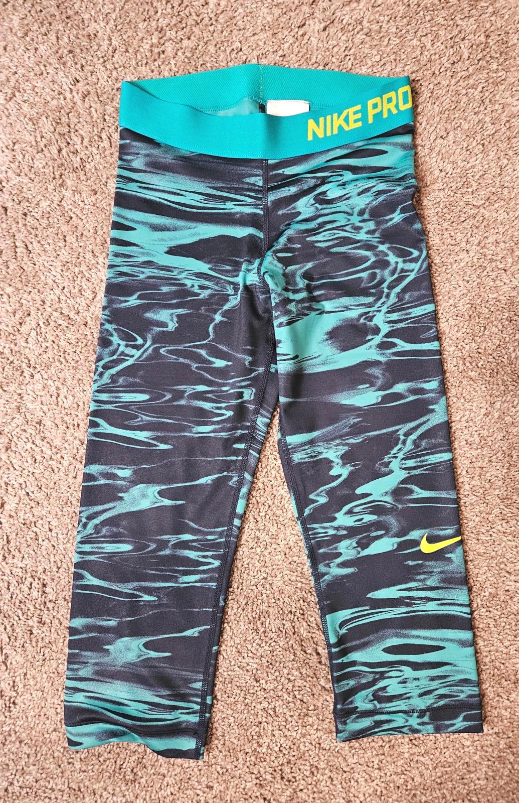 Nike Pro Women's  Capri Leggings - Stylish Activewear #625