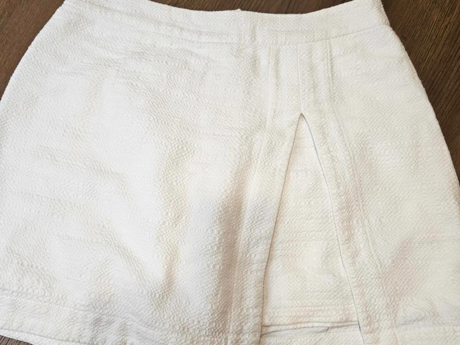 Nanette Lepore Women's Textured White Skort - Size 2 #226