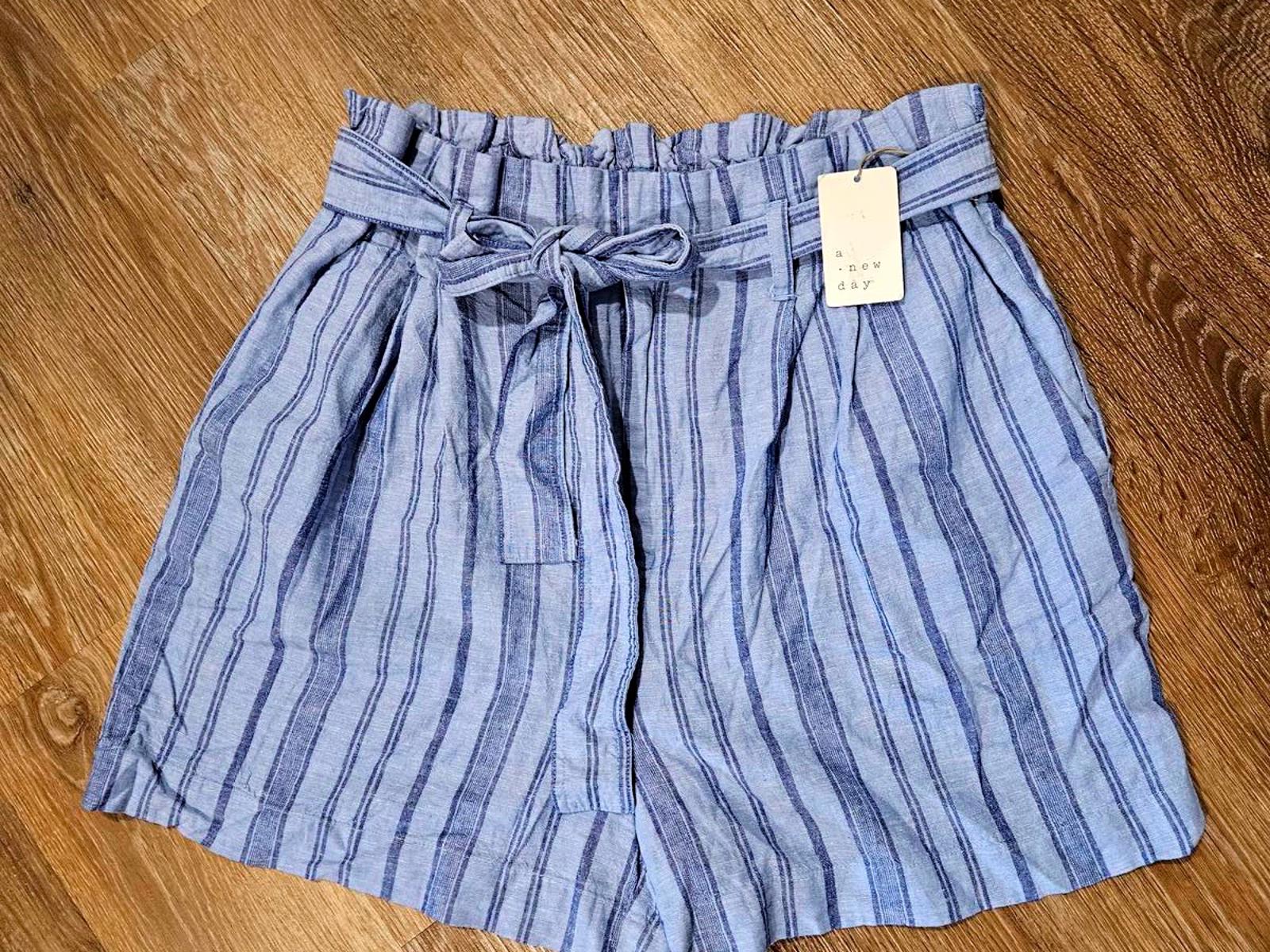 Nwt A New Day Women's Blue Striped Casual Shorts with Belt XL 199