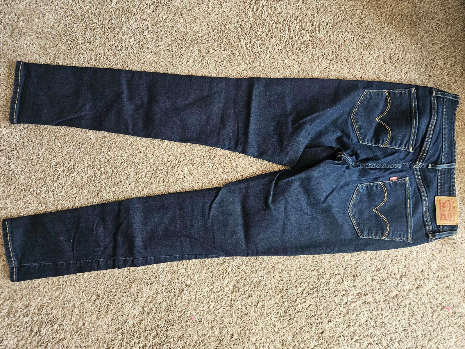 Levi's 721 Jeans  26 x 30- Classic with Iconic Back Pockets #J5