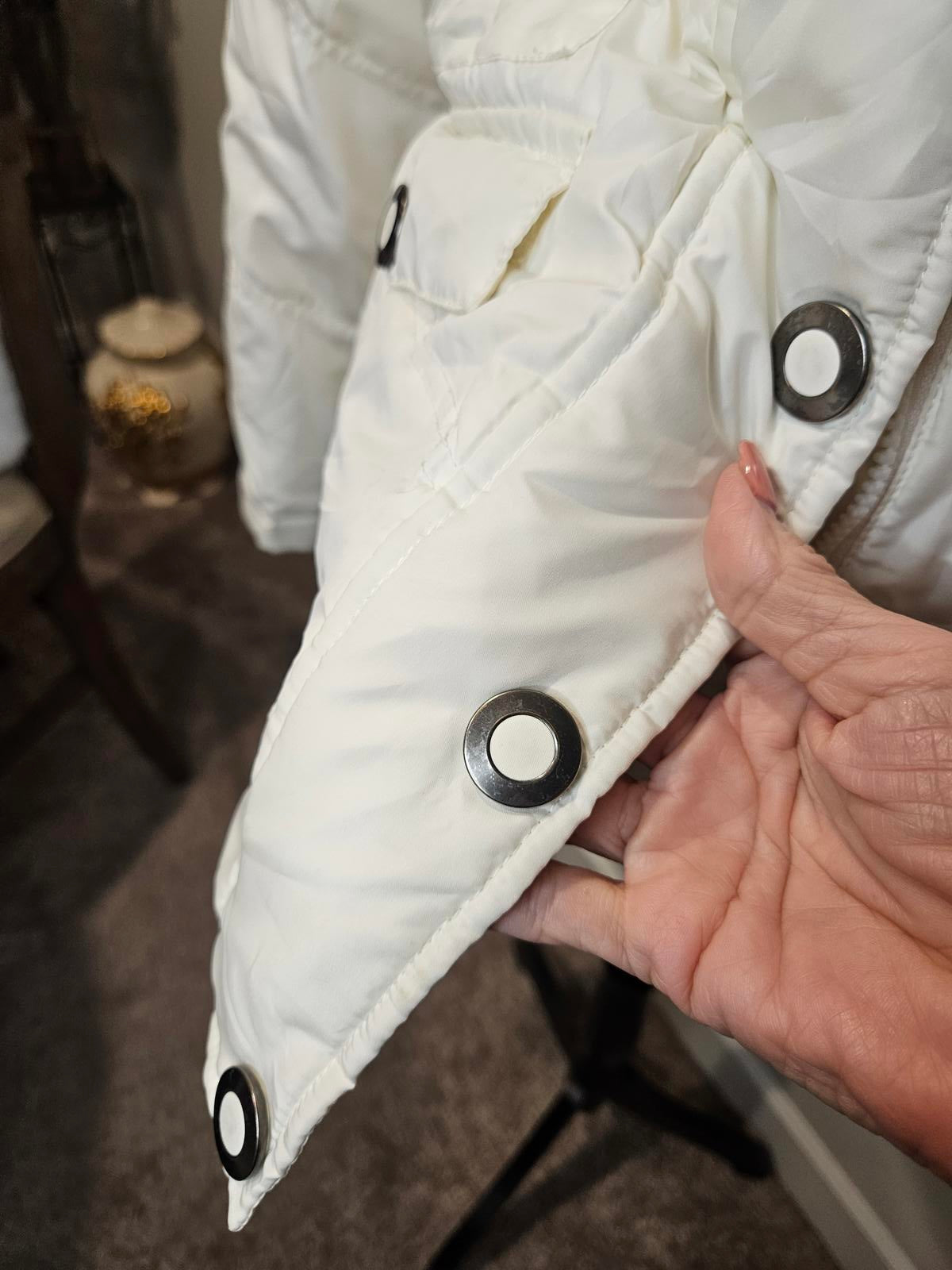 New York & Co. Stylish White Puffer Jacket with Snap Front