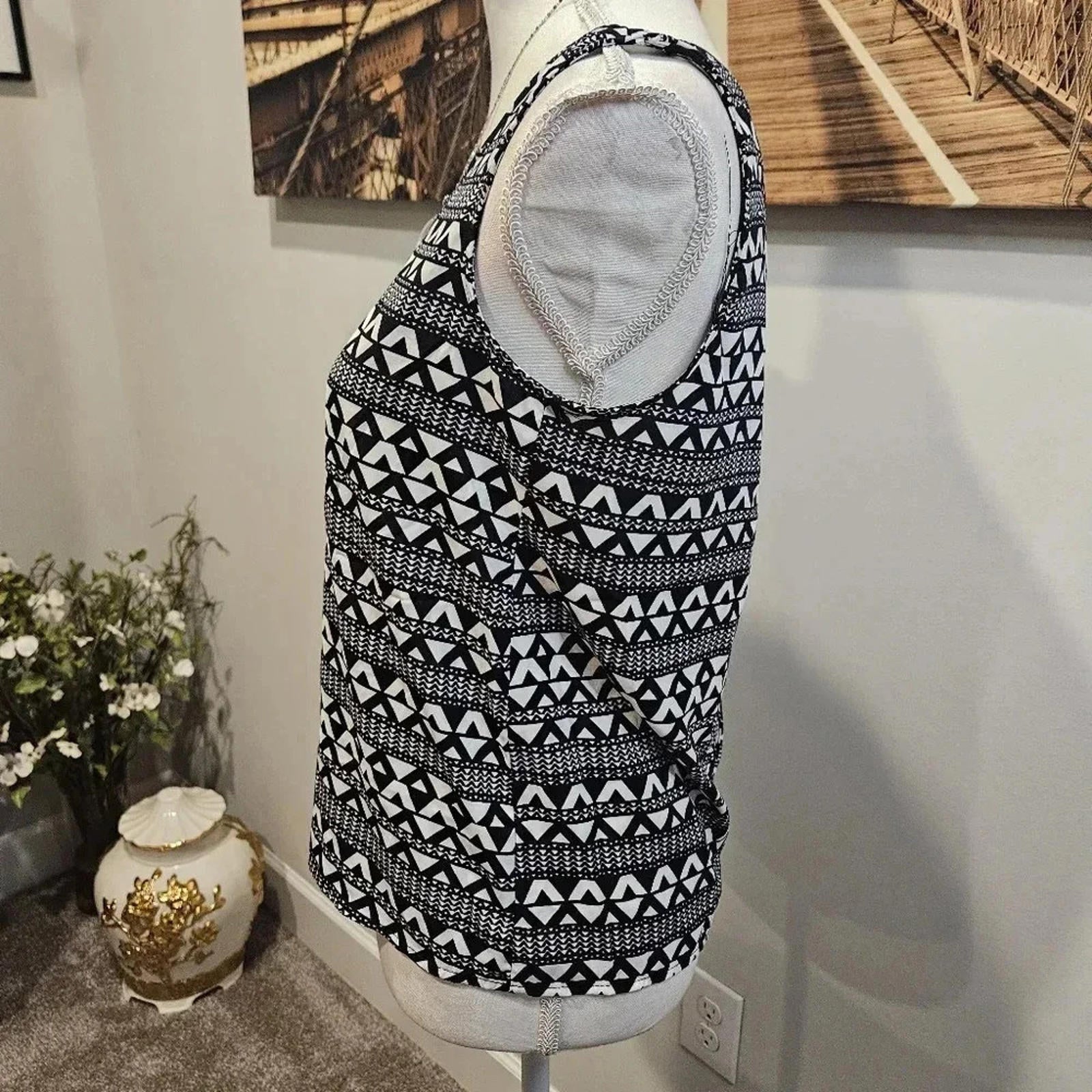 My Story Open Back Black and White Geometric Tank Top #129