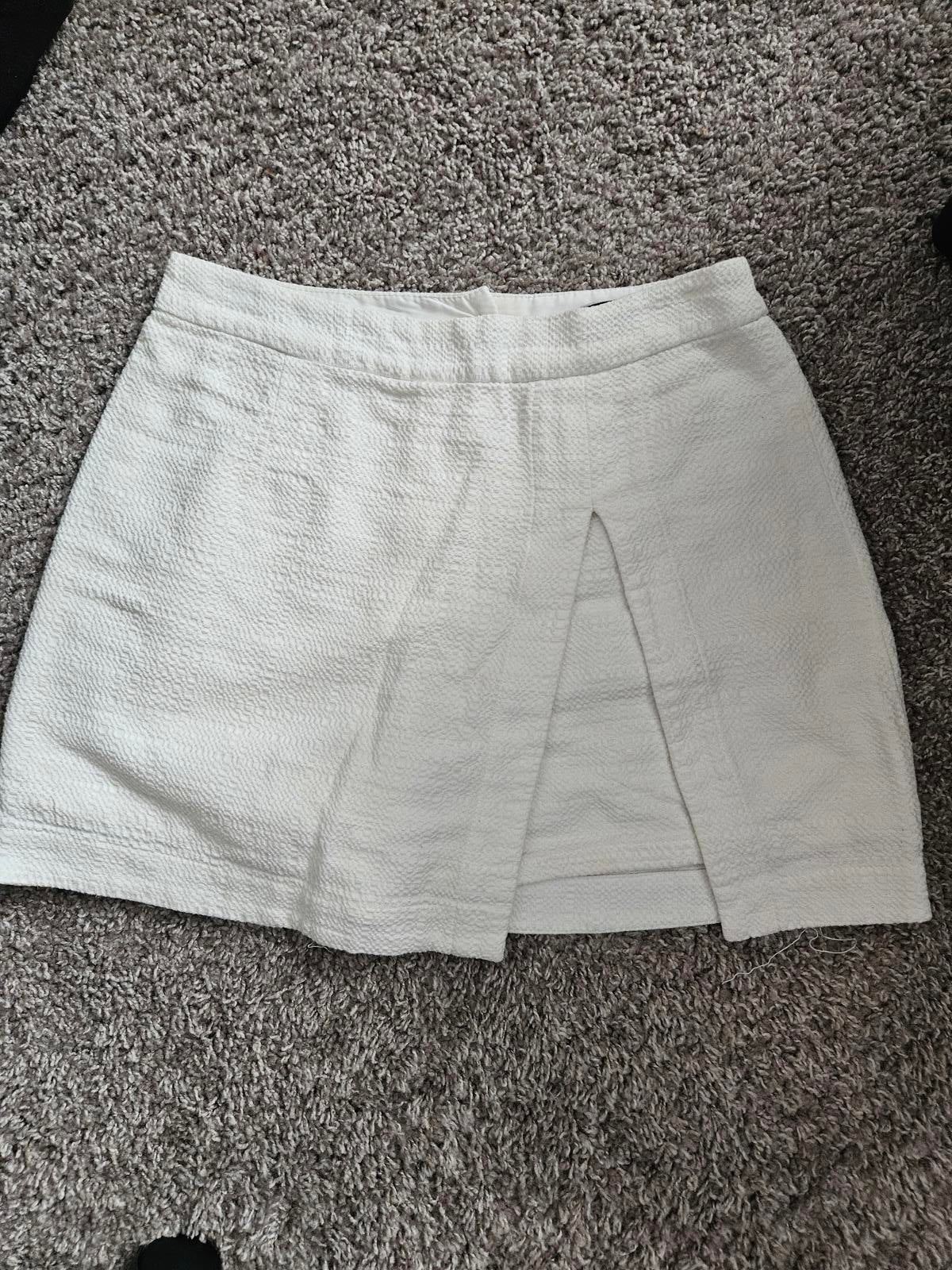Nanette Lepore Women's Textured White Skort - Size 2 #226