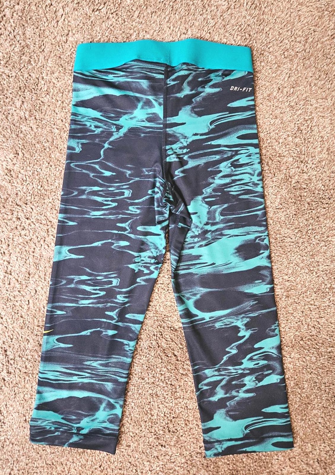 Nike Pro Women's  Capri Leggings - Stylish Activewear #625