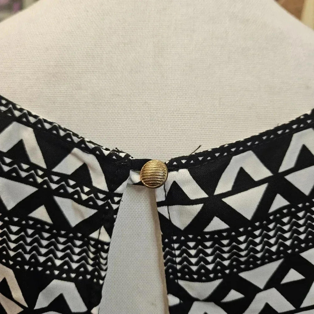 My Story Open Back Black and White Geometric Tank Top #129