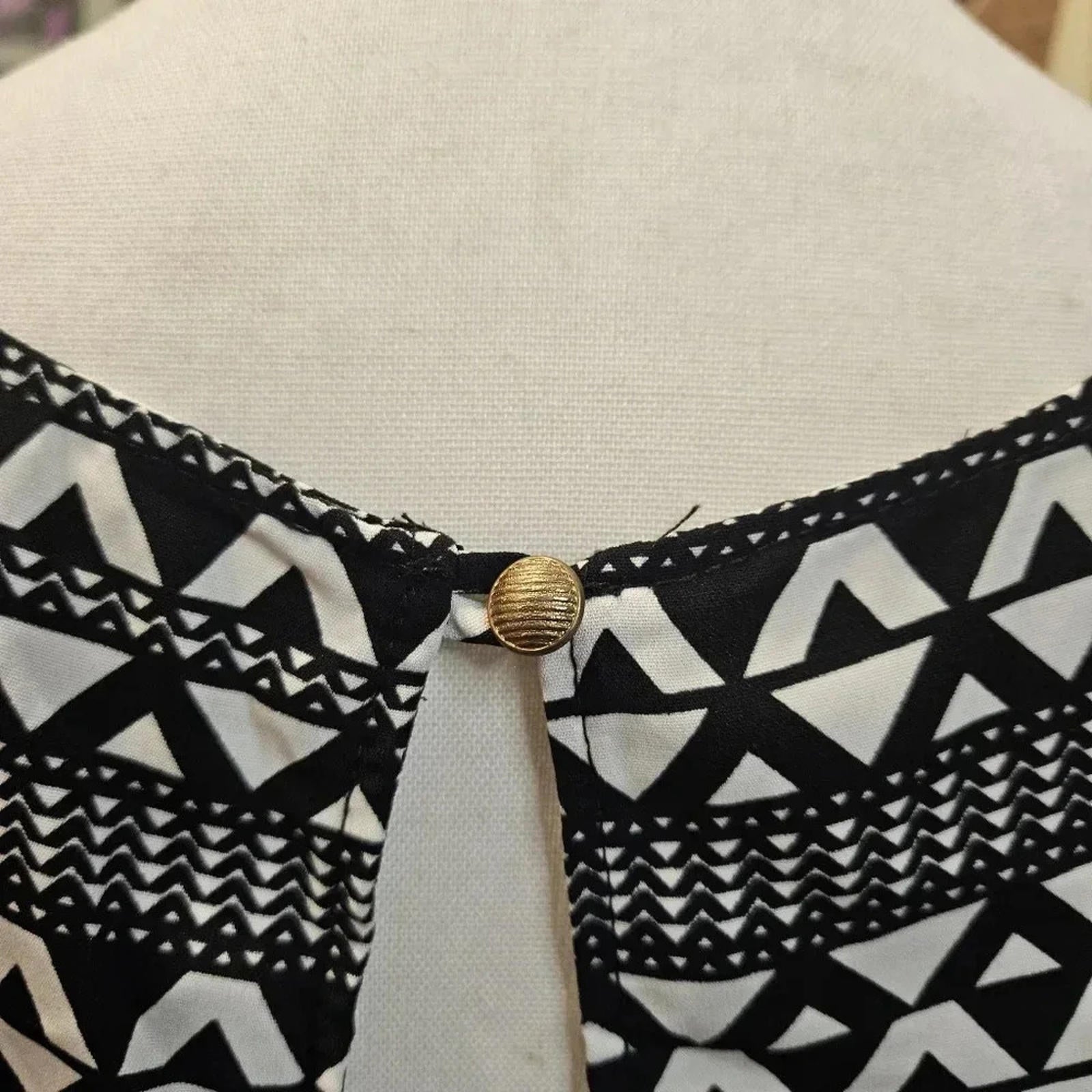 My Story Open Back Black and White Geometric Tank Top #129