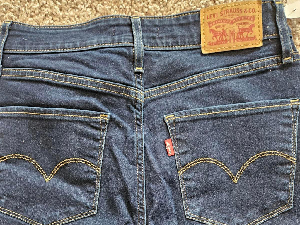 Levi's 721 Jeans  26 x 30- Classic with Iconic Back Pockets #J5