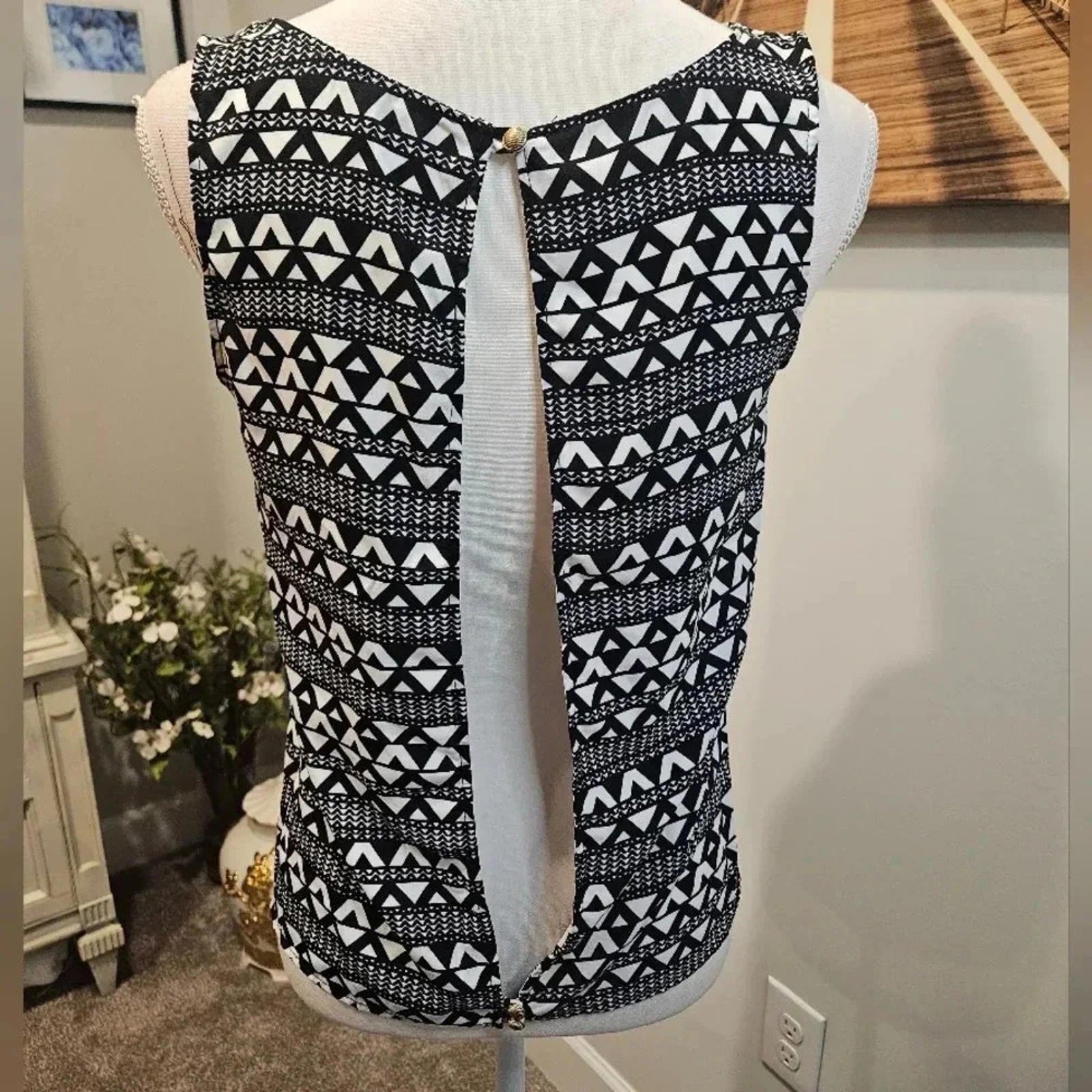 My Story Open Back Black and White Geometric Tank Top #129