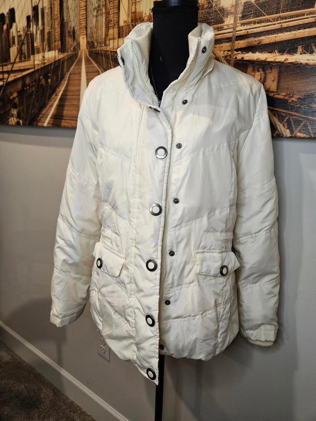 New York & Co. Stylish White Puffer Jacket with Snap Front