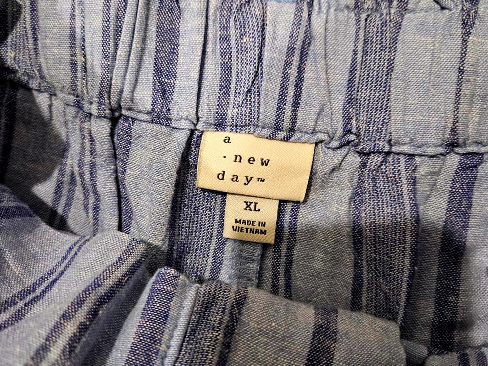 Nwt A New Day Women's Blue Striped Casual Shorts with Belt XL 199