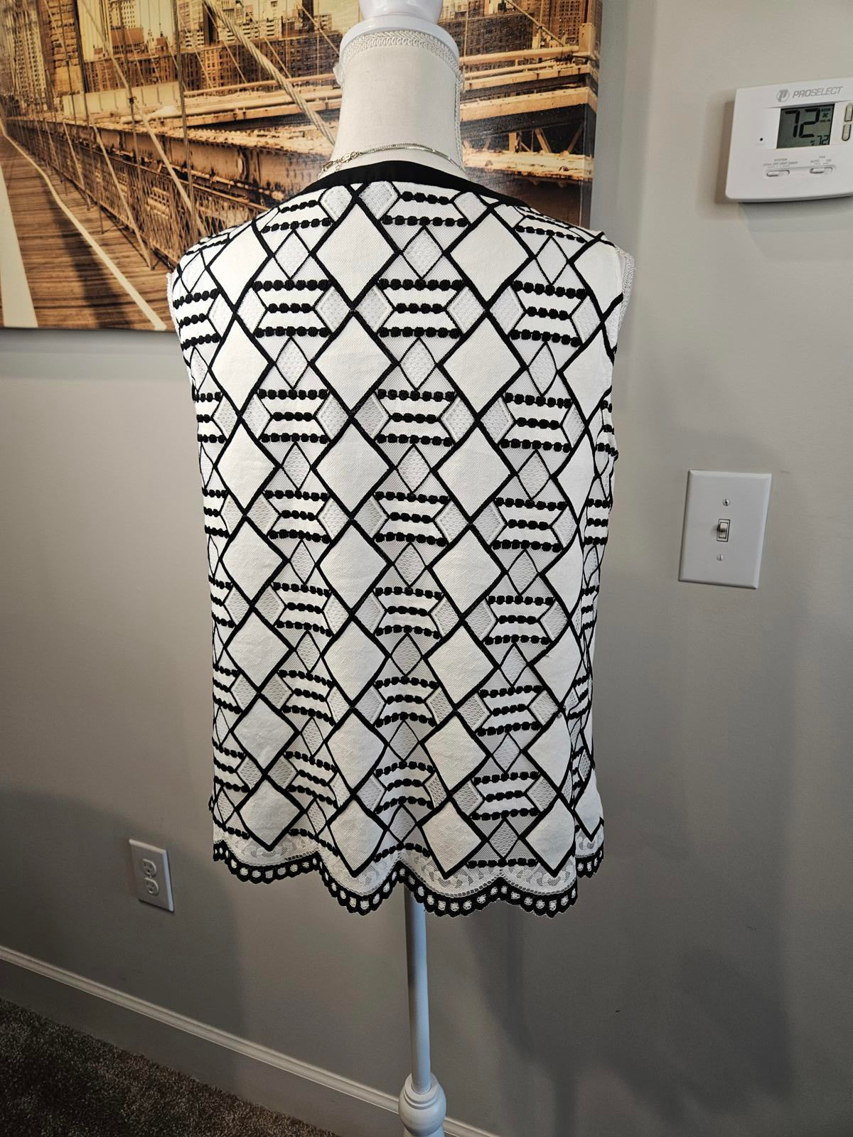 Nine West Stylish Black and White Geometric Sleeveless Top #686