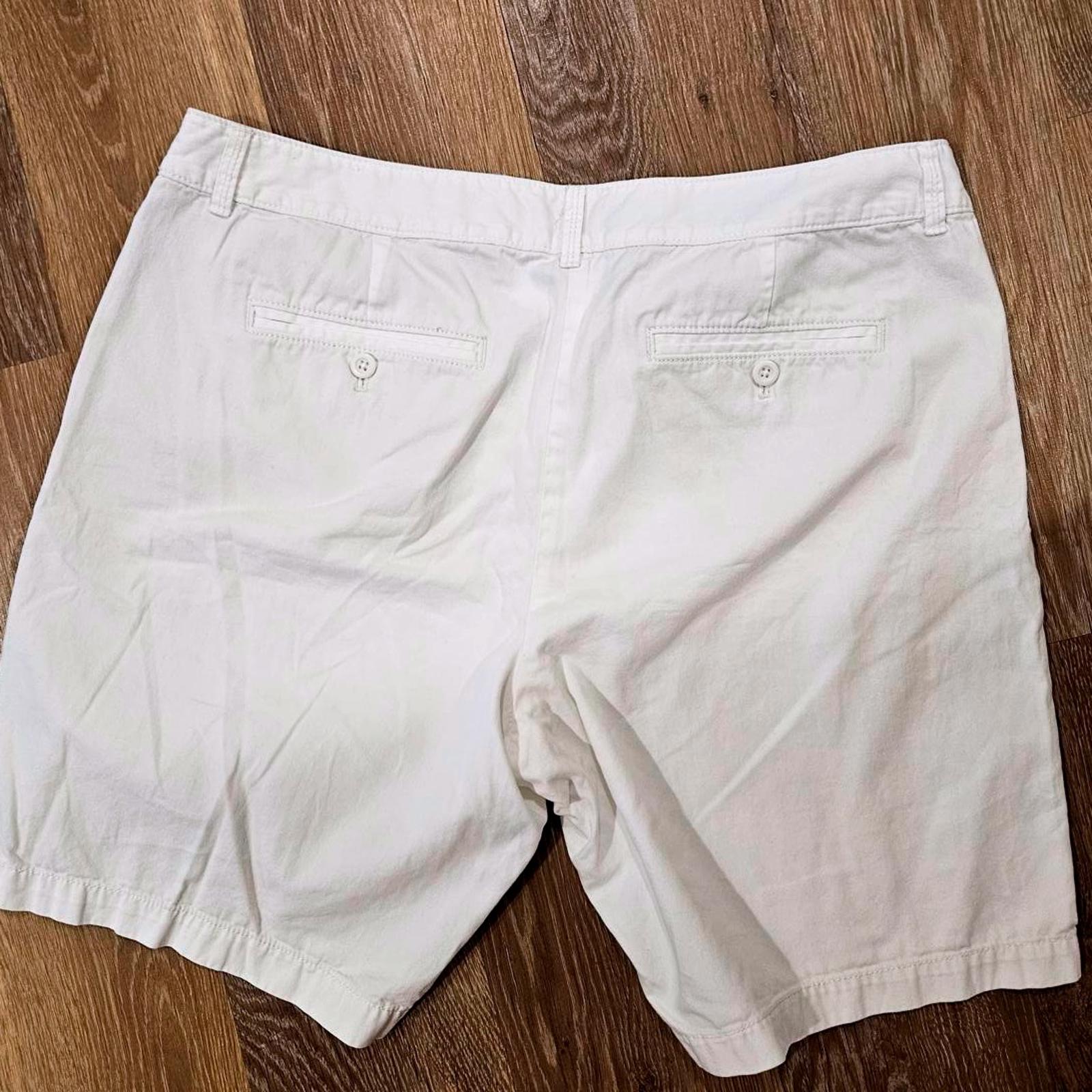 LOFT Women's White Chino Shorts Size 16