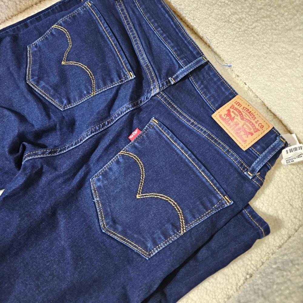 Levi's 721 Jeans  26 x 30- Classic with Iconic Back Pockets #J5