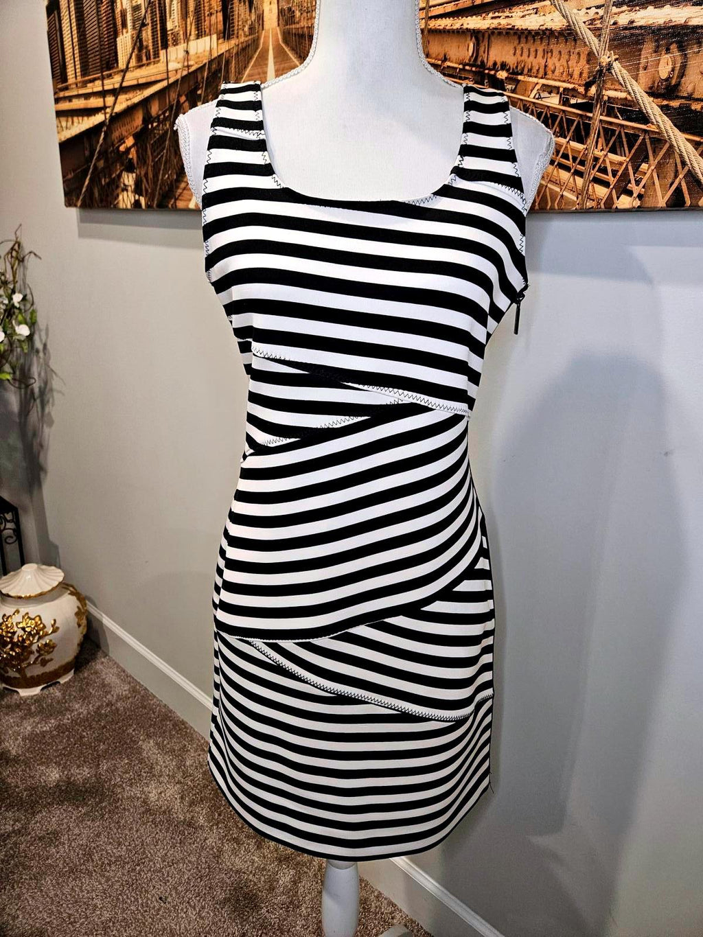 Michael Kors Black & White Striped Sheath Dress - Size 10 A29
