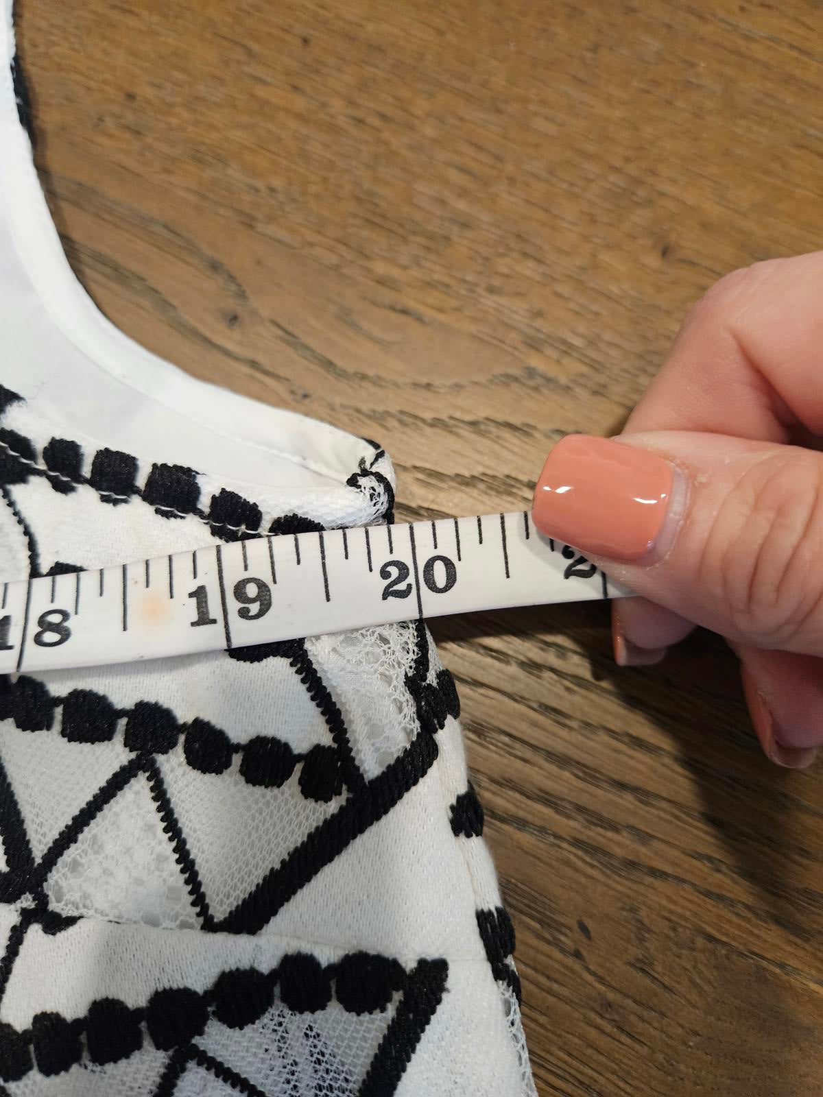 Nine West Stylish Black and White Geometric Sleeveless Top #686